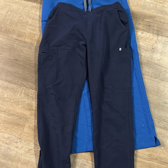 💙 FIGS Yola™ Skinny Scrub Pants. Size small. Multiple colors. $75 for all four - Picture 3 of 5